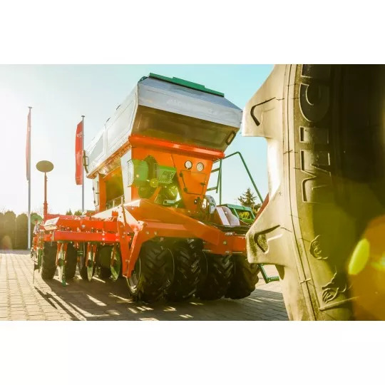 AGRO-MASZ Siewnik pneumatyczny do uprawy pasowej SLAVIS - معدات بذار: صور 2 AGRO-MASZ Siewnik pneumatyczny do uprawy pasowej SLAVIS - معدات بذار: صور 2
