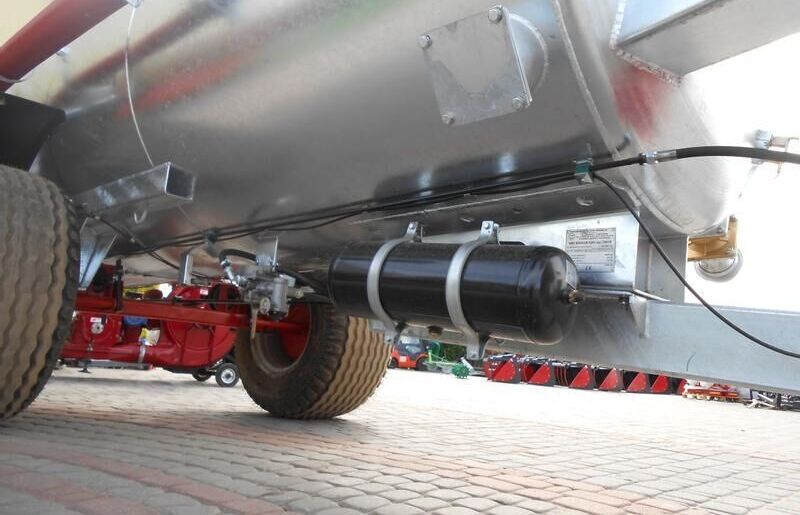 POMOT Single-axial tanker truck/ Beczkowóz wóz asenizacyjny 5000 l - صهريج السماد السائل: صور 5 POMOT Single-axial tanker truck/ Beczkowóz wóz asenizacyjny 5000 l - صهريج السماد السائل: صور 5