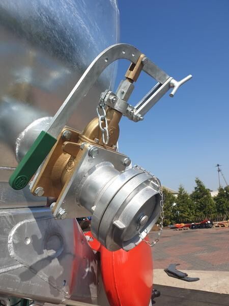 POMOT Single-axial tanker truck/ Beczkowóz wóz asenizacyjny 8000 l - صهريج السماد السائل: صور 3 POMOT Single-axial tanker truck/ Beczkowóz wóz asenizacyjny 8000 l - صهريج السماد السائل: صور 3