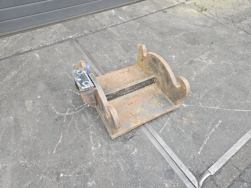 Kopplaat adaptor plate verachtert eurosteel cw30 cw40 adaptor plate - وصلة الربط للمعدات المعلقة - آلات البناء: صور 5 Kopplaat adaptor plate verachtert eurosteel cw30 cw40 adaptor plate - وصلة الربط للمعدات المعلقة - آلات البناء: صور 5