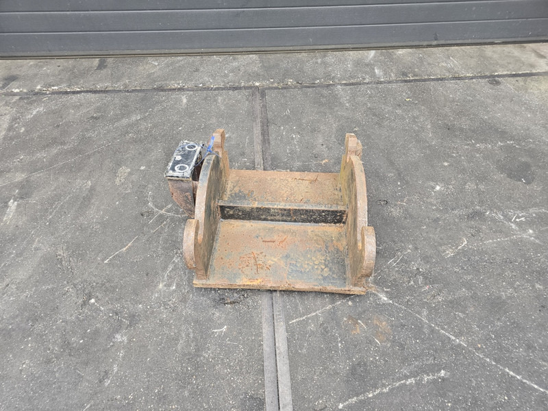 Kopplaat adaptor plate verachtert eurosteel cw30 cw40 adaptor plate - وصلة الربط للمعدات المعلقة - آلات البناء: صور 1 Kopplaat adaptor plate verachtert eurosteel cw30 cw40 adaptor plate - وصلة الربط للمعدات المعلقة - آلات البناء: صور 1