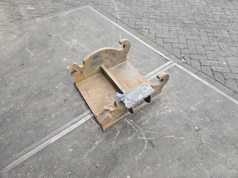 Kopplaat adaptor plate verachtert eurosteel cw30 cw40 adaptor plate - وصلة الربط للمعدات المعلقة - آلات البناء: صور 4 Kopplaat adaptor plate verachtert eurosteel cw30 cw40 adaptor plate - وصلة الربط للمعدات المعلقة - آلات البناء: صور 4