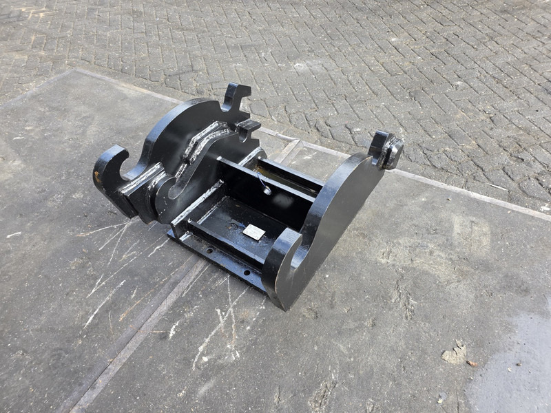 Kopplaat cw40 cw 45 adaptor plate cw45 cw 40 verachtert - وصلة الربط للمعدات المعلقة - آلات البناء: صور 3 Kopplaat cw40 cw 45 adaptor plate cw45 cw 40 verachtert - وصلة الربط للمعدات المعلقة - آلات البناء: صور 3