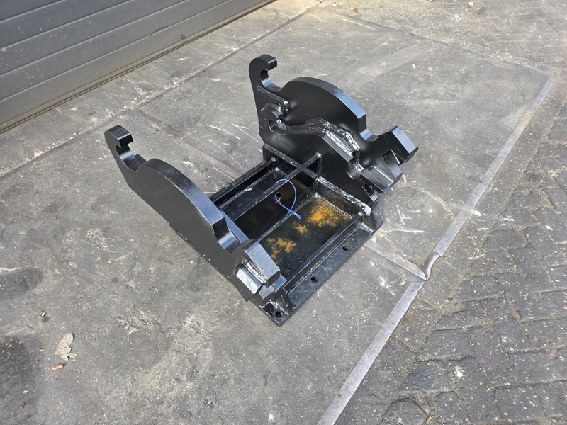 Kopplaat cw40 cw 45 adaptor plate cw45 cw 40 verachtert - وصلة الربط للمعدات المعلقة - آلات البناء: صور 2 Kopplaat cw40 cw 45 adaptor plate cw45 cw 40 verachtert - وصلة الربط للمعدات المعلقة - آلات البناء: صور 2