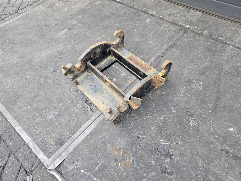 Kopplaat verachtert eurosteel cw 30 cw40 kopplaat adaptorplate - وصلة الربط للمعدات المعلقة - آلات البناء: صور 2 Kopplaat verachtert eurosteel cw 30 cw40 kopplaat adaptorplate - وصلة الربط للمعدات المعلقة - آلات البناء: صور 2