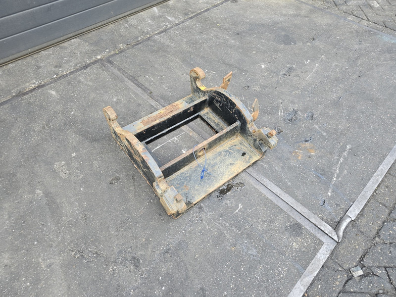 Kopplaat verachtert eurosteel cw 30 cw40 kopplaat adaptorplate - وصلة الربط للمعدات المعلقة - آلات البناء: صور 1 Kopplaat verachtert eurosteel cw 30 cw40 kopplaat adaptorplate - وصلة الربط للمعدات المعلقة - آلات البناء: صور 1