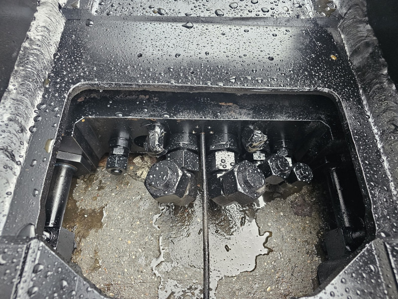 Oilquick 80 coupler connector oq80 oilquick steelwrist - وصلة الربط للمعدات المعلقة - آلات البناء: صور 5 Oilquick 80 coupler connector oq80 oilquick steelwrist - وصلة الربط للمعدات المعلقة - آلات البناء: صور 5