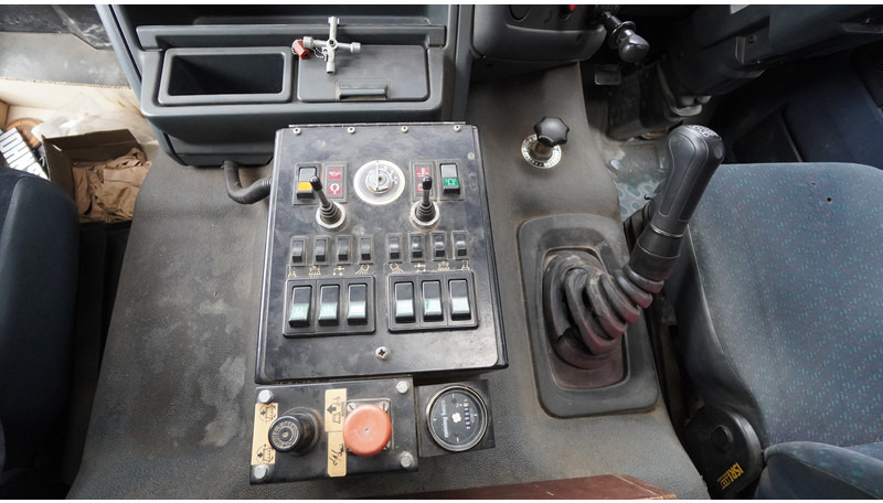 DAF 65.180 ATI STREET SWEPER RH DRIVE MANUAL GARBOX 96.000KM - سياره كنس شوارع: صور 5 DAF 65.180 ATI STREET SWEPER RH DRIVE MANUAL GARBOX 96.000KM - سياره كنس شوارع: صور 5