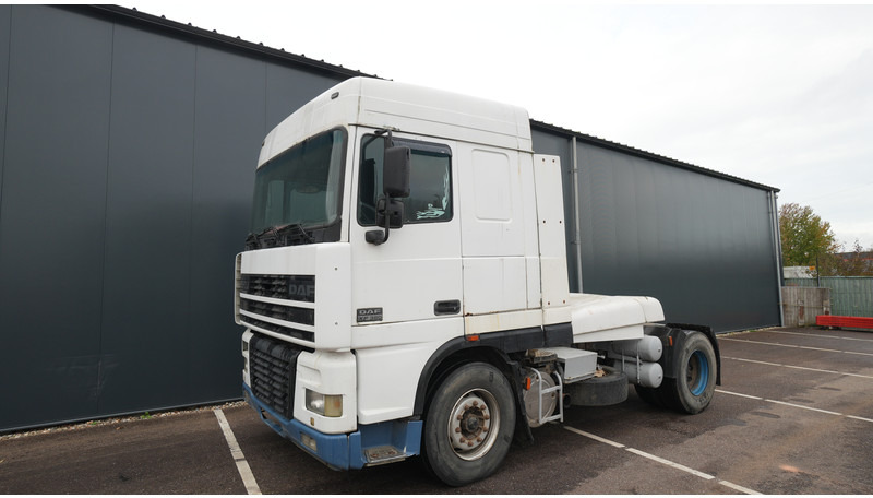 DAF XF 95.380 SC MANUAL GEARBOX EURO 3 - شاحنة جرار: صور 3 DAF XF 95.380 SC MANUAL GEARBOX EURO 3 - شاحنة جرار: صور 3