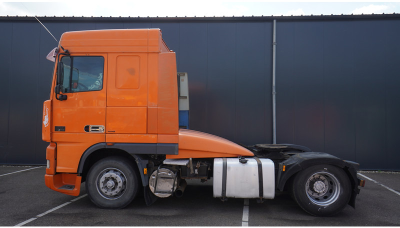 DAF XF 95.380 SC MANUAL GEARBOX - شاحنة جرار: صور 1 DAF XF 95.380 SC MANUAL GEARBOX - شاحنة جرار: صور 1
