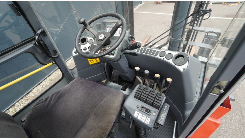 Kalmar DCE 70-6 HE 7 TONS FORKLIFT - آلات البناء: صور 5 Kalmar DCE 70-6 HE 7 TONS FORKLIFT - آلات البناء: صور 5