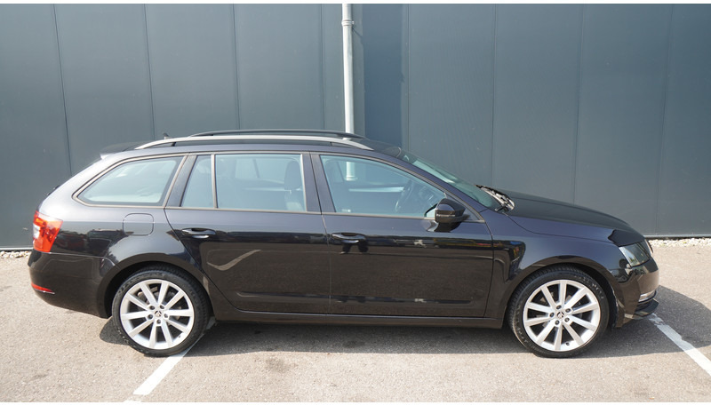 Škoda Octavia COMBI 1.6TDI DSG 85KW GREENTECH AMBITION BUSINESS - صغيرة, ميكروباص: صور 2 Škoda Octavia COMBI 1.6TDI DSG 85KW GREENTECH AMBITION BUSINESS - صغيرة, ميكروباص: صور 2
