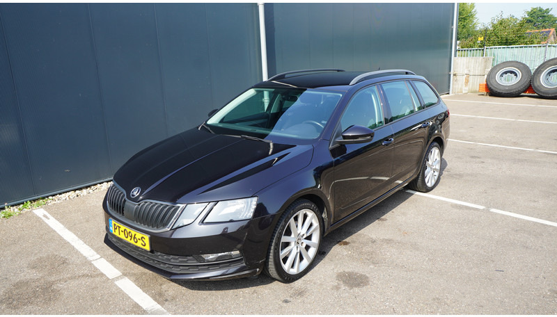 Škoda Octavia COMBI 1.6TDI DSG 85KW GREENTECH AMBITION BUSINESS - صغيرة, ميكروباص: صور 3 Škoda Octavia COMBI 1.6TDI DSG 85KW GREENTECH AMBITION BUSINESS - صغيرة, ميكروباص: صور 3