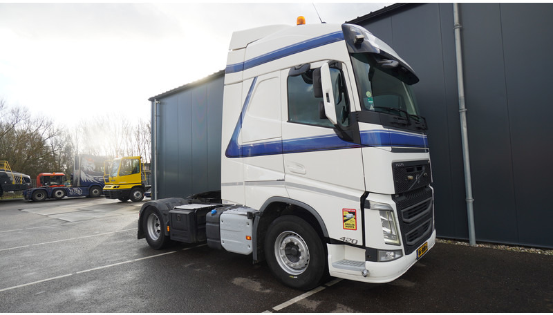Volvo FH 420 EURO 6 GLOBETROTTER - شاحنة جرار: صور 4 Volvo FH 420 EURO 6 GLOBETROTTER - شاحنة جرار: صور 4