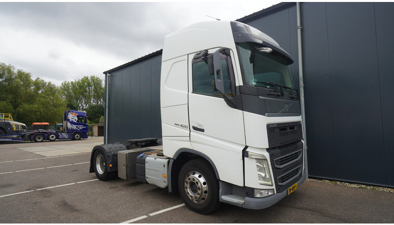 Volvo FH 420 GLOBETROTTER EURO 6 - شاحنة جرار: صور 4 Volvo FH 420 GLOBETROTTER EURO 6 - شاحنة جرار: صور 4