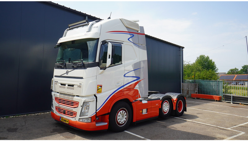 Volvo FH 460 6X2 EURO 6 GLOBETROTTER - شاحنة جرار: صور 3 Volvo FH 460 6X2 EURO 6 GLOBETROTTER - شاحنة جرار: صور 3