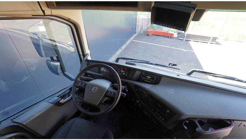 Volvo FH420 6X2 ADR EURO 6 - شاحنة جرار: صور 5 Volvo FH420 6X2 ADR EURO 6 - شاحنة جرار: صور 5