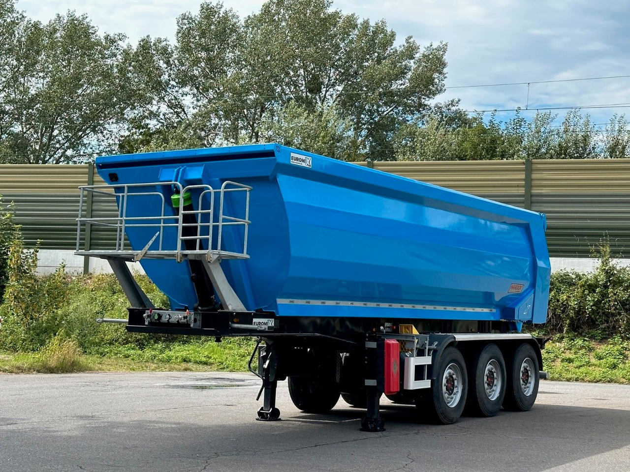 EuromixMTP Halbschalen Auflieger 27m³ HARDOX - قلابة نصف مقطورة: صور 1 EuromixMTP Halbschalen Auflieger 27m³ HARDOX - قلابة نصف مقطورة: صور 1