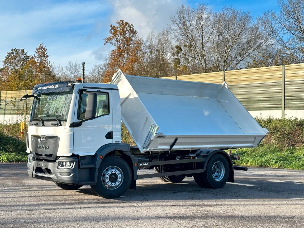MAN TGM 18.320 4X2 / Euro 6e 3-Seiten-Kipper - قلابات: صور 1 MAN TGM 18.320 4X2 / Euro 6e 3-Seiten-Kipper - قلابات: صور 1
