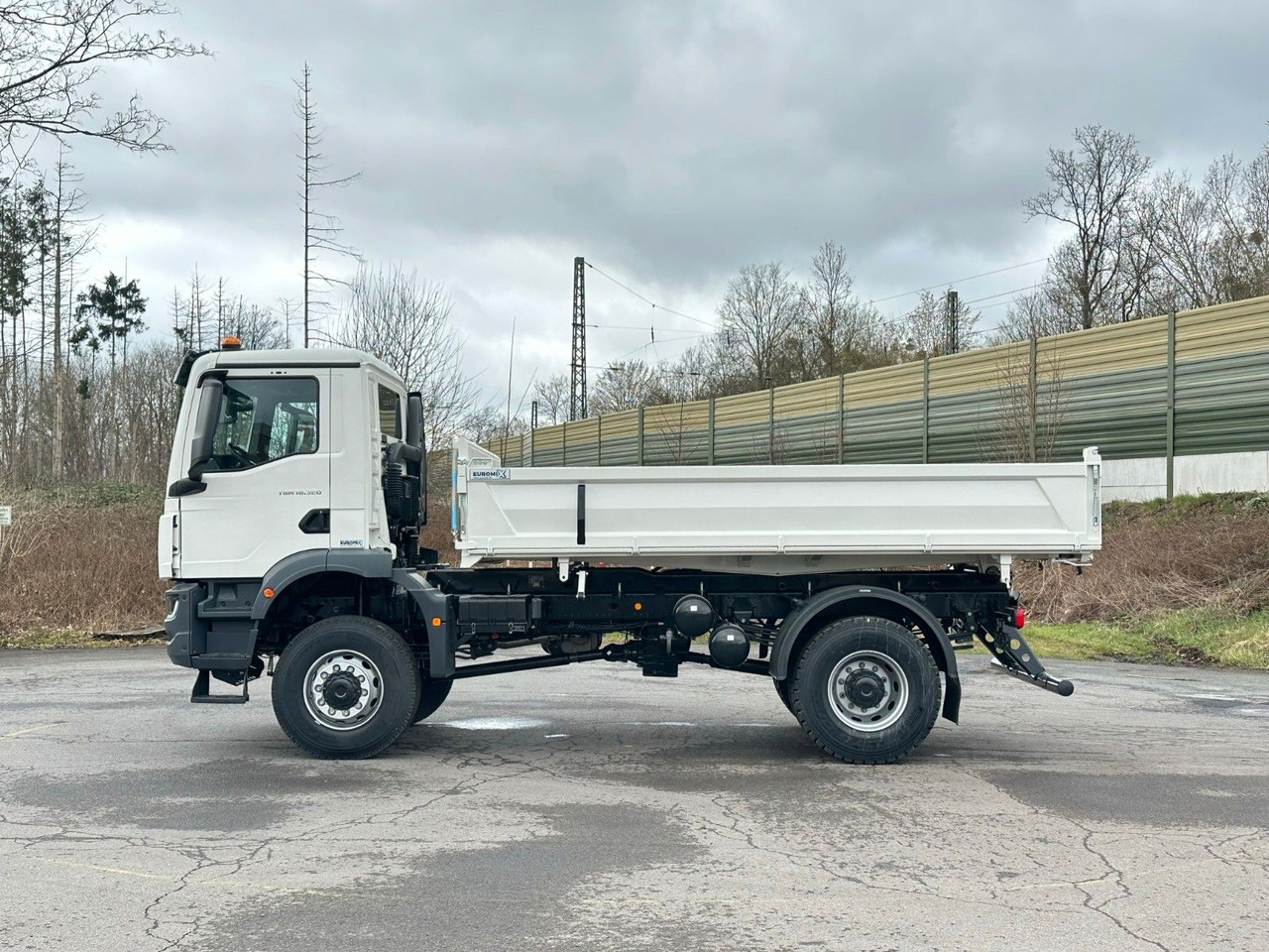 MAN TGM 18.320 4X4 Euro 6e Euromix 3-Seiten-Kipper - قلابات: صور 4 MAN TGM 18.320 4X4 Euro 6e Euromix 3-Seiten-Kipper - قلابات: صور 4