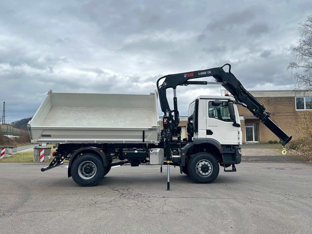 MAN TGM 18.320 4x4 Euro6e Hiab X-HiDuo 138DS-3 - قلابات, شاحنة كرين: صور 4 MAN TGM 18.320 4x4 Euro6e Hiab X-HiDuo 138DS-3 - قلابات, شاحنة كرين: صور 4