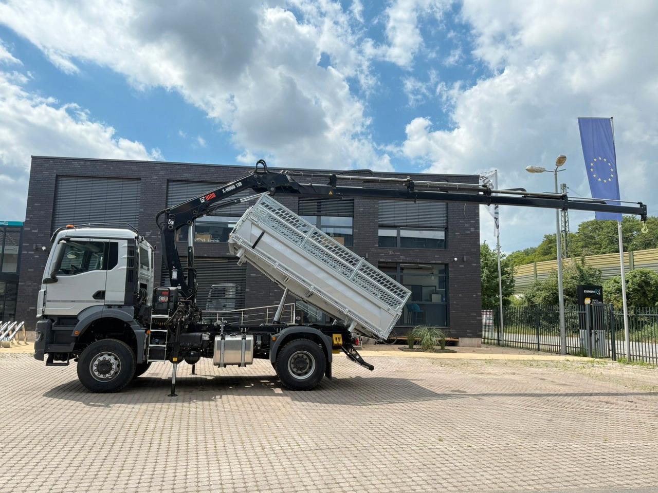 MAN TGS 18.400 TG3 4x4 Euro6e Hiab X-HiDuo 138DS-4 - قلابات, شاحنة كرين: صور 4 MAN TGS 18.400 TG3 4x4 Euro6e Hiab X-HiDuo 138DS-4 - قلابات, شاحنة كرين: صور 4