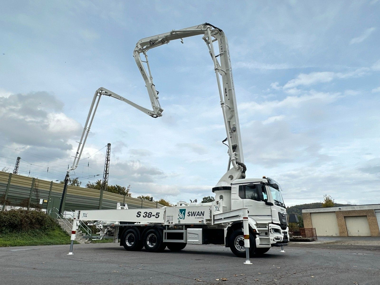 MAN TGS 26.510 6x4 SWAN TSP 38-5 160RZ ( 38m ) - شاحنة خلاطة خرسانة: صور 1 MAN TGS 26.510 6x4 SWAN TSP 38-5 160RZ ( 38m ) - شاحنة خلاطة خرسانة: صور 1