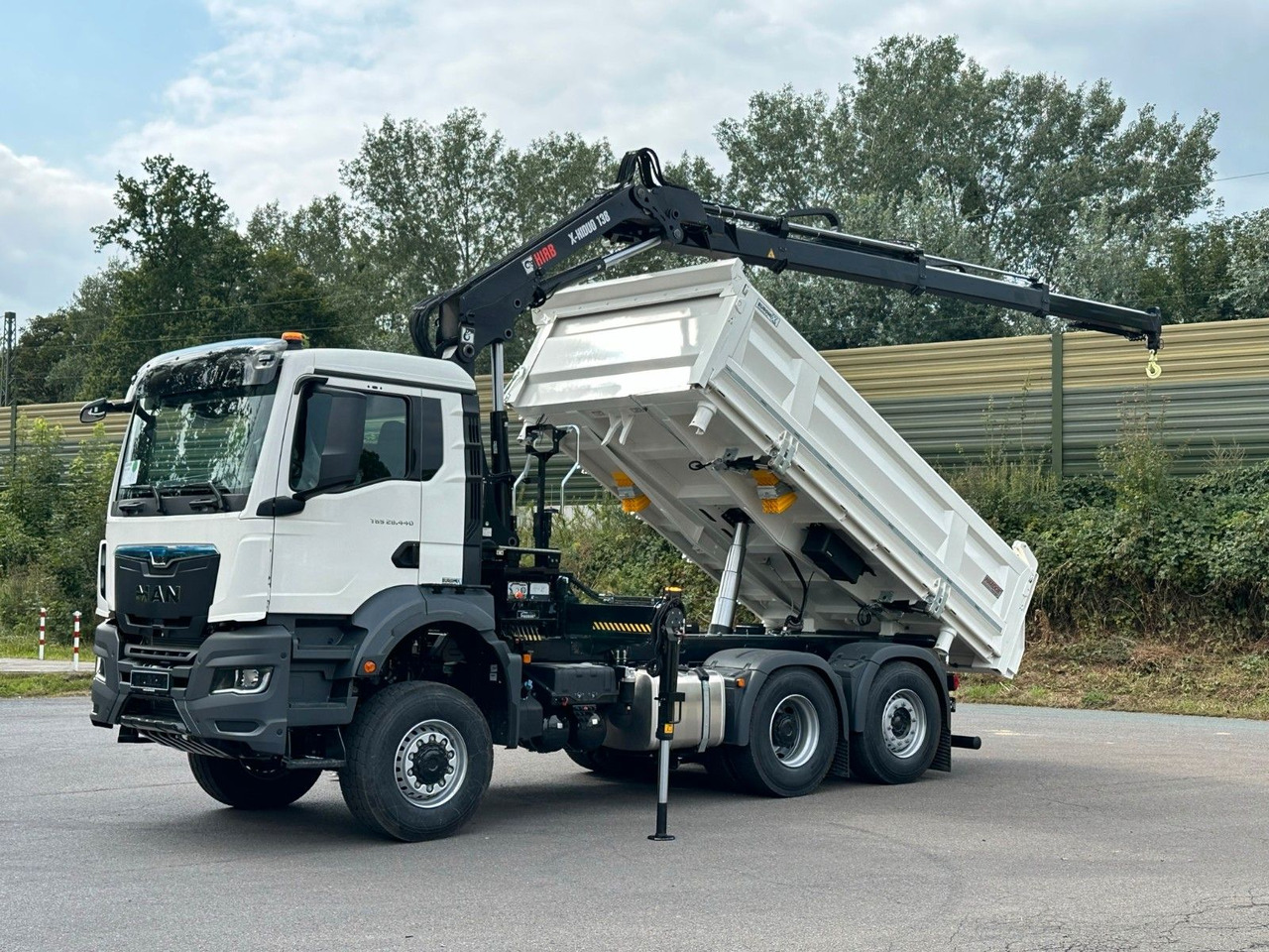MAN TGS 28.440 6x4-4/3-Seiten- Kipper / Hiab 138-3 - قلابات, شاحنة كرين: صور 1 MAN TGS 28.440 6x4-4/3-Seiten- Kipper / Hiab 138-3 - قلابات, شاحنة كرين: صور 1