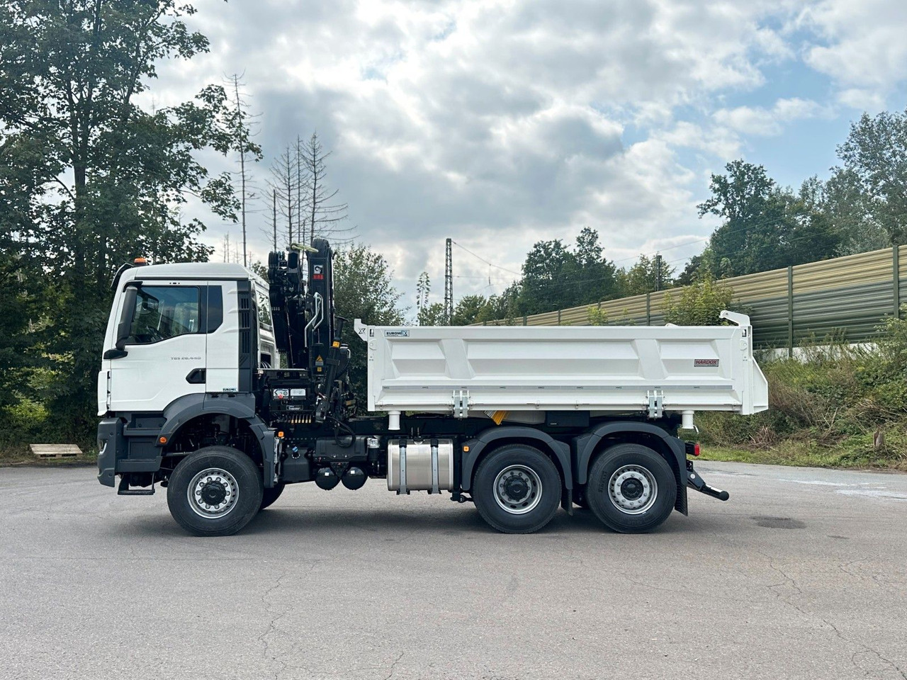 MAN TGS 28.440 6x4-4/3-Seiten- Kipper / Hiab 138-3 - قلابات, شاحنة كرين: صور 3 MAN TGS 28.440 6x4-4/3-Seiten- Kipper / Hiab 138-3 - قلابات, شاحنة كرين: صور 3