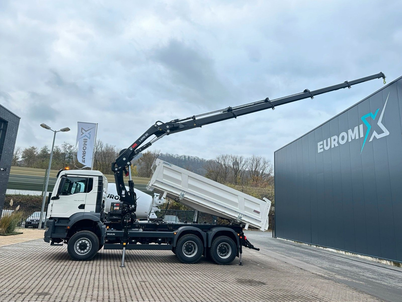 MAN TGS 33.440 6x6 /3-Seiten- Kipper / Kran HIAB 302 - قلابات, شاحنة كرين: صور 1 MAN TGS 33.440 6x6 /3-Seiten- Kipper / Kran HIAB 302 - قلابات, شاحنة كرين: صور 1