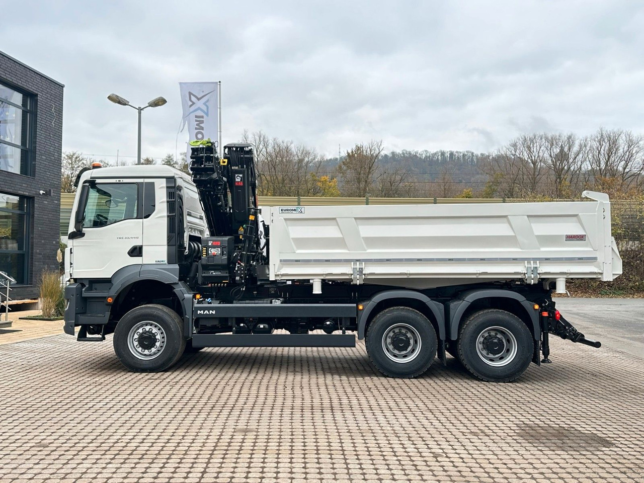 MAN TGS 33.440 6x6 /3-Seiten- Kipper / Kran HIAB 302 - قلابات, شاحنة كرين: صور 3 MAN TGS 33.440 6x6 /3-Seiten- Kipper / Kran HIAB 302 - قلابات, شاحنة كرين: صور 3