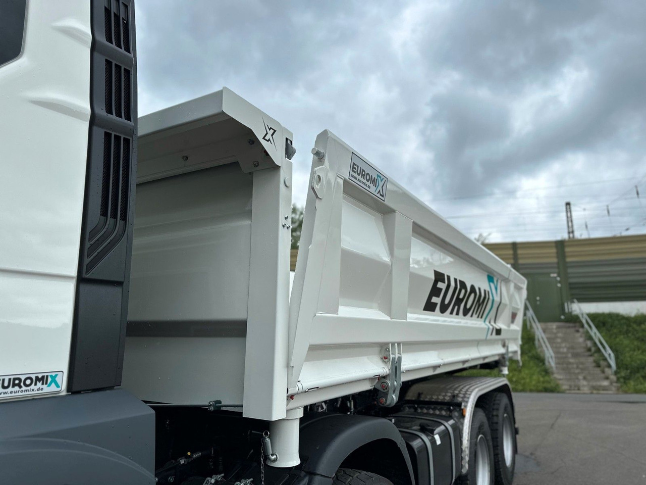 قلابات MAN TGS 35.480 8x4 EuromixMTP 2-Seiten-Kipper: صور 18