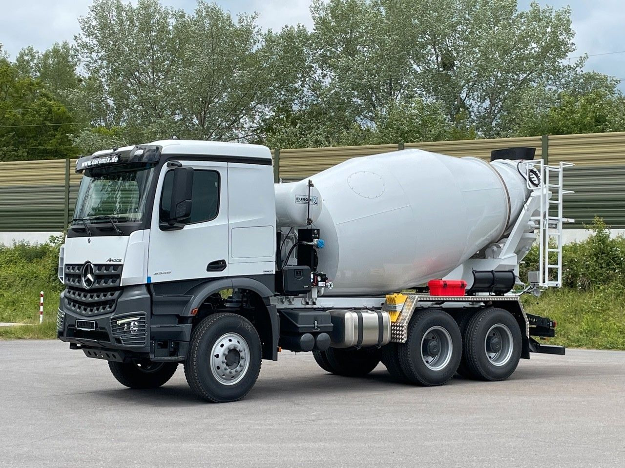 Mercedes-Benz 3348 6X4 Arcos 5 EuromixMTP EM 9 R - شاحنة خلاطة خرسانة: صور 2 Mercedes-Benz 3348 6X4 Arcos 5 EuromixMTP EM 9 R - شاحنة خلاطة خرسانة: صور 2