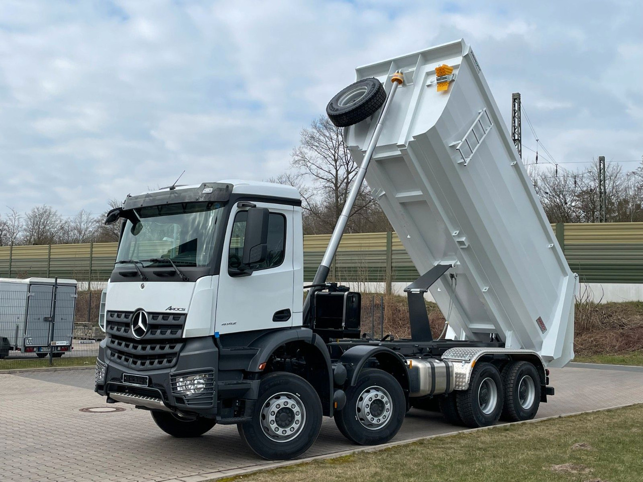 Mercedes-Benz 4142 8X4 Mulden- Kipper - EuromixMTP - قلابات: صور 1 Mercedes-Benz 4142 8X4 Mulden- Kipper - EuromixMTP - قلابات: صور 1