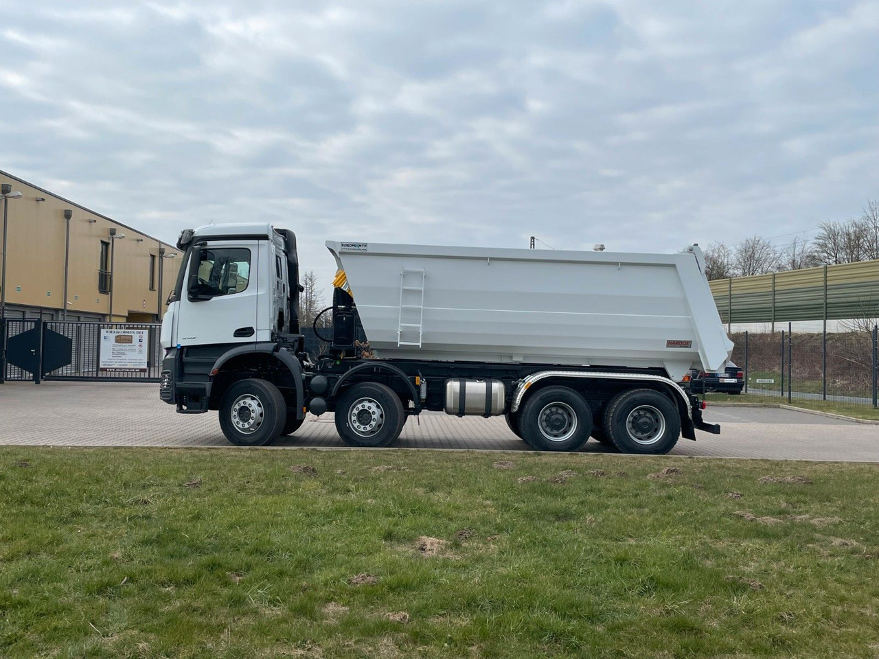 Mercedes-Benz 4142 8X4 Mulden- Kipper - EuromixMTP - قلابات: صور 4 Mercedes-Benz 4142 8X4 Mulden- Kipper - EuromixMTP - قلابات: صور 4