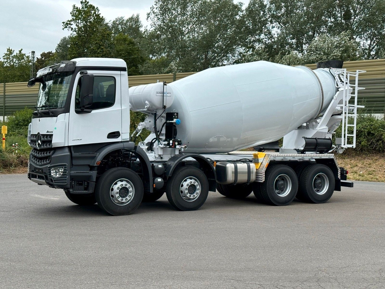 Mercedes-Benz AROCS 5 4142 B 8X4 Euro 3 EuromixMTP EM 10 - شاحنة خلاطة خرسانة: صور 4 Mercedes-Benz AROCS 5 4142 B 8X4 Euro 3 EuromixMTP EM 10 - شاحنة خلاطة خرسانة: صور 4