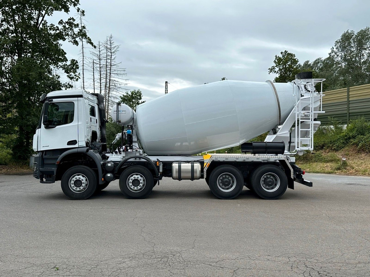Mercedes-Benz AROCS 5 4142 B 8X4 Euro 3 EuromixMTP EM 10 - شاحنة خلاطة خرسانة: صور 5 Mercedes-Benz AROCS 5 4142 B 8X4 Euro 3 EuromixMTP EM 10 - شاحنة خلاطة خرسانة: صور 5