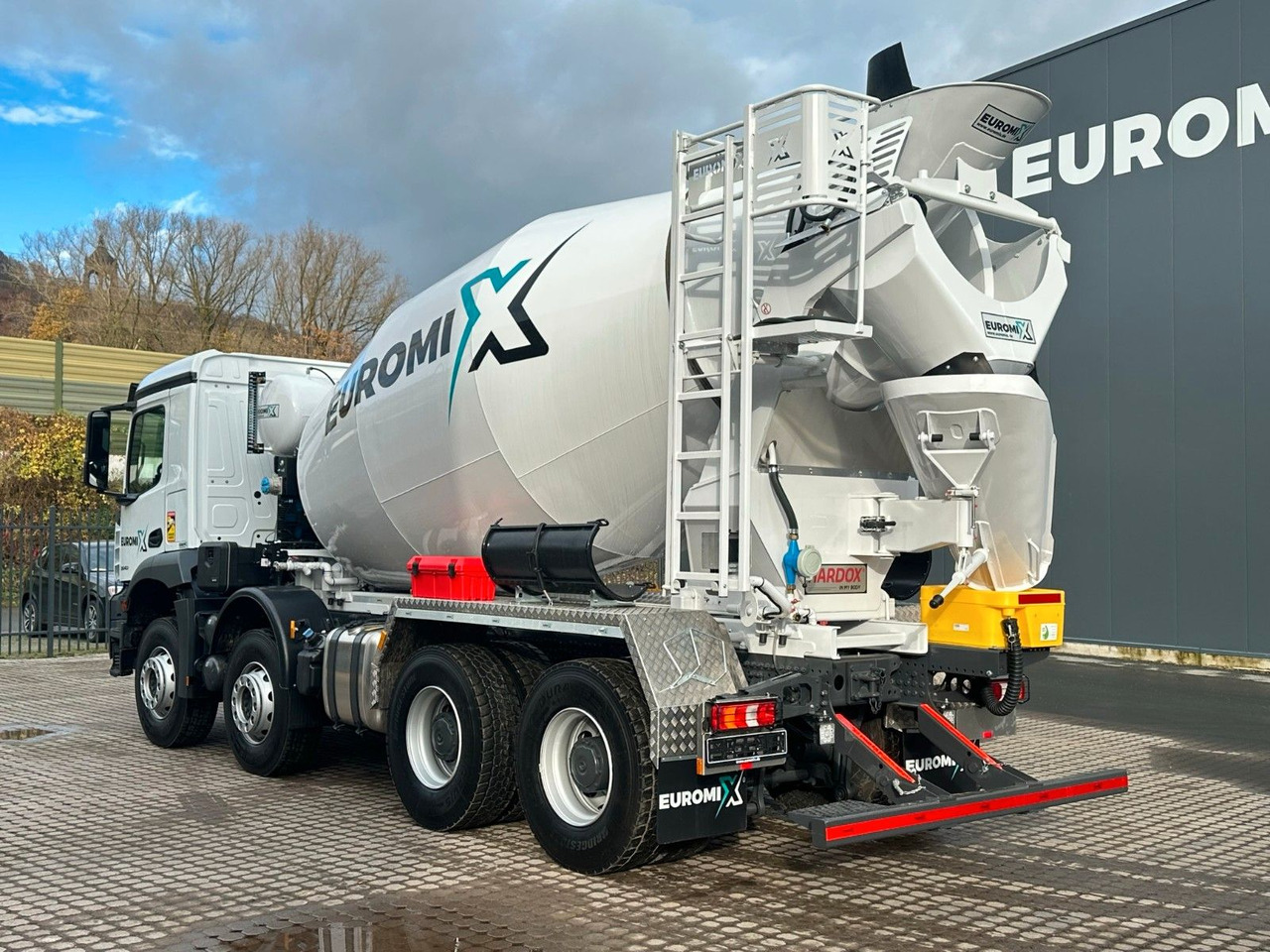 Mercedes-Benz Arocs 5 3540 8x4 EURO 6e EuromixMTP EM 9 L - شاحنة خلاطة خرسانة: صور 4 Mercedes-Benz Arocs 5 3540 8x4 EURO 6e EuromixMTP EM 9 L - شاحنة خلاطة خرسانة: صور 4