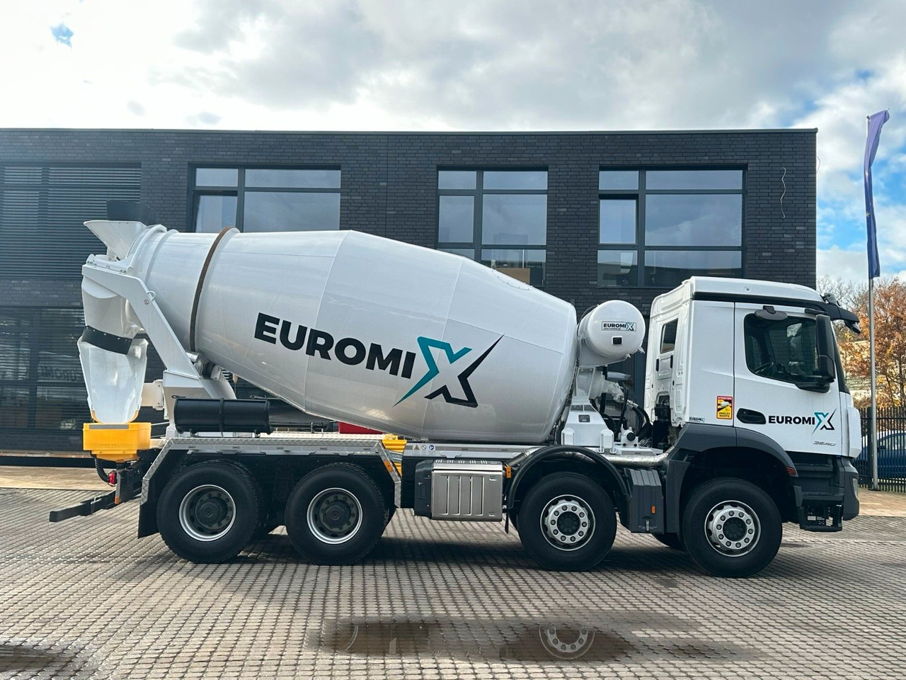 تأجير  Mercedes-Benz Arocs  5  3540 8x4 EURO 6e EuromixMTP EM 9  L Mercedes-Benz Arocs  5  3540 8x4 EURO 6e EuromixMTP EM 9  L: صور 8