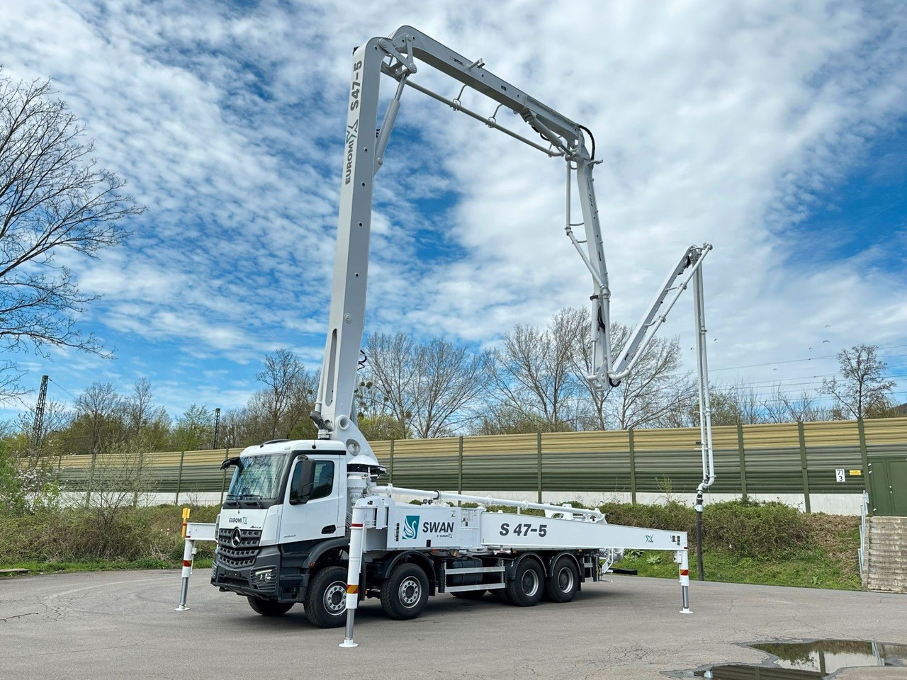 Mercedes-Benz Arocs 5 4542 8x4 SWAN TSP 47-5 160RZ ( 47m ) - شاحنة خلاطة خرسانة: صور 1 Mercedes-Benz Arocs 5 4542 8x4 SWAN TSP 47-5 160RZ ( 47m ) - شاحنة خلاطة خرسانة: صور 1