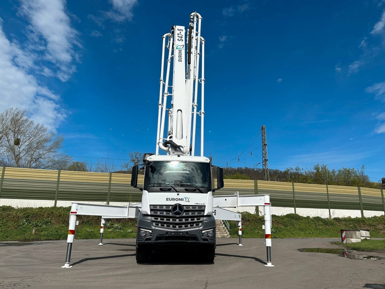 Mercedes-Benz Arocs 5 4542 8x4 SWAN TSP 47-5 160RZ ( 47m ) - مضخة خرسانة: صور 3 Mercedes-Benz Arocs 5 4542 8x4 SWAN TSP 47-5 160RZ ( 47m ) - مضخة خرسانة: صور 3