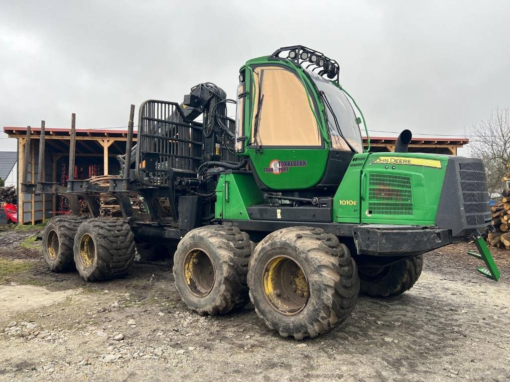 John Deere 1010 E - شاحنات نقل الأخشاب في الغابات: صور 2 John Deere 1010 E - شاحنات نقل الأخشاب في الغابات: صور 2