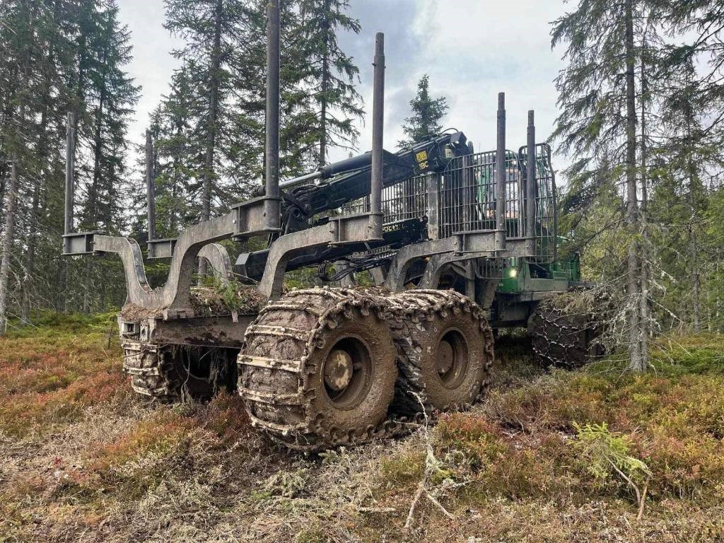 John Deere 1910G - شاحنات نقل الأخشاب في الغابات: صور 5 John Deere 1910G - شاحنات نقل الأخشاب في الغابات: صور 5
