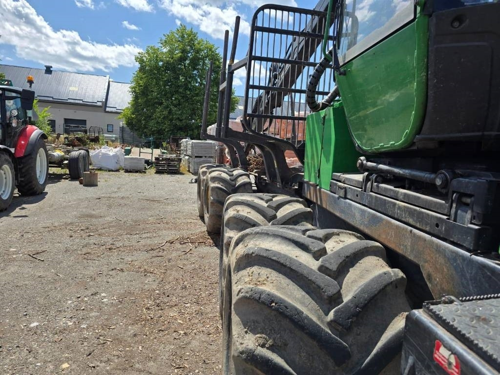 شاحنات نقل الأخشاب في الغابات John Deere 810 E: صور 6 شاحنات نقل الأخشاب في الغابات John Deere 810 E: صور 6