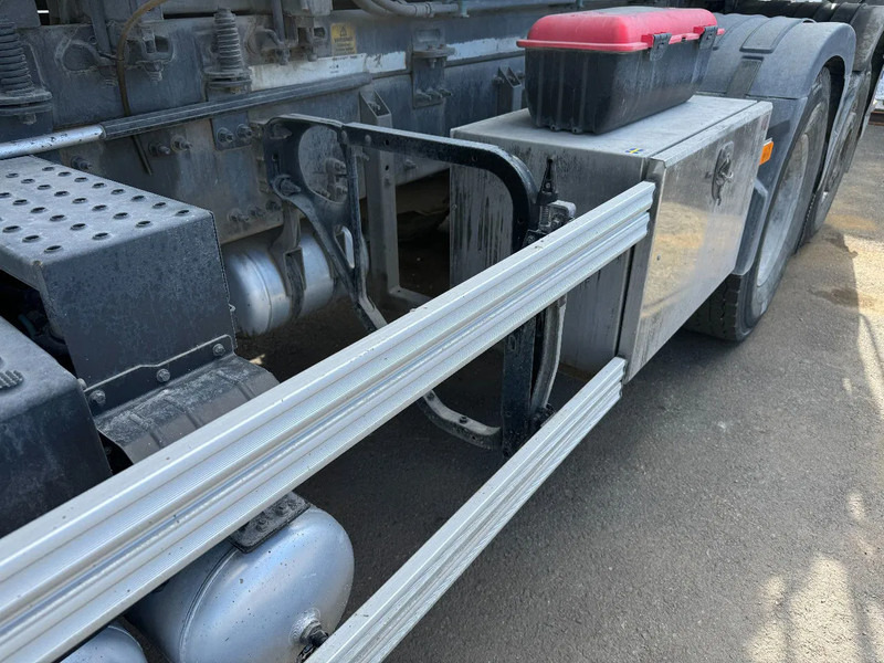 Volvo FM 370 6x2*4, 8m3 Mixer with Hyrdaulic slide, 2016 - شاحنة خلاطة خرسانة: صور 5 Volvo FM 370 6x2*4, 8m3 Mixer with Hyrdaulic slide, 2016 - شاحنة خلاطة خرسانة: صور 5