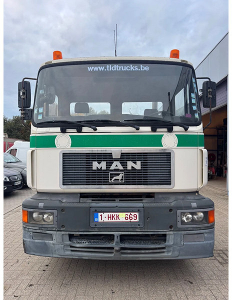 MAN 33.403 **BELGIAN TRUCK-FULL STEEL-MANUAL PUMP** - شاحنة ذات الخطاف: صور 2 MAN 33.403 **BELGIAN TRUCK-FULL STEEL-MANUAL PUMP** - شاحنة ذات الخطاف: صور 2