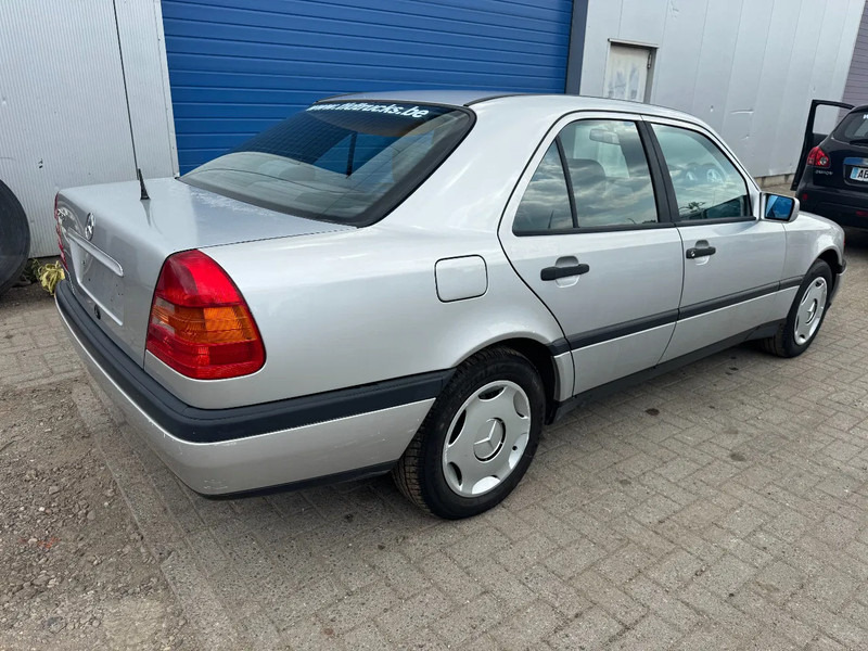Mercedes-Benz C-Klasse **C250DIESEL+AIRCO** - سيدان: صور 4 Mercedes-Benz C-Klasse **C250DIESEL+AIRCO** - سيدان: صور 4