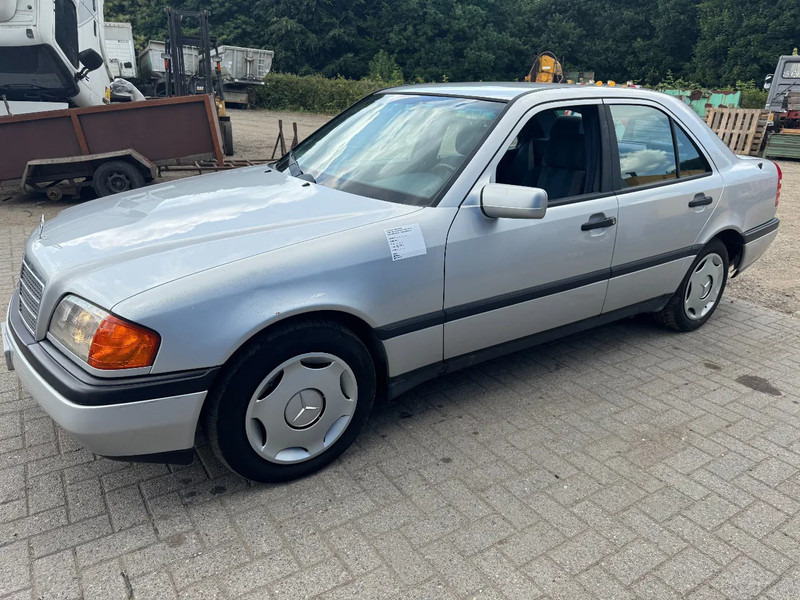 Mercedes-Benz C-Klasse **C250DIESEL+AIRCO** - سيدان: صور 1 Mercedes-Benz C-Klasse **C250DIESEL+AIRCO** - سيدان: صور 1