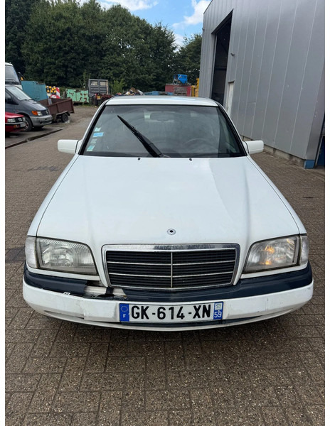 Mercedes-Benz C-Klasse **C250DIESEL** - سيدان: صور 2 Mercedes-Benz C-Klasse **C250DIESEL** - سيدان: صور 2