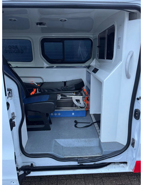 Opel Vivaro **AMBULANCE-RETTUNGSWAGEN** - سيارة إسعاف: صور 5 Opel Vivaro **AMBULANCE-RETTUNGSWAGEN** - سيارة إسعاف: صور 5